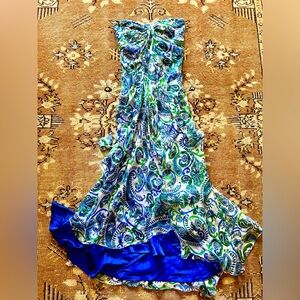 Beautiful flowy Laundry long dress.